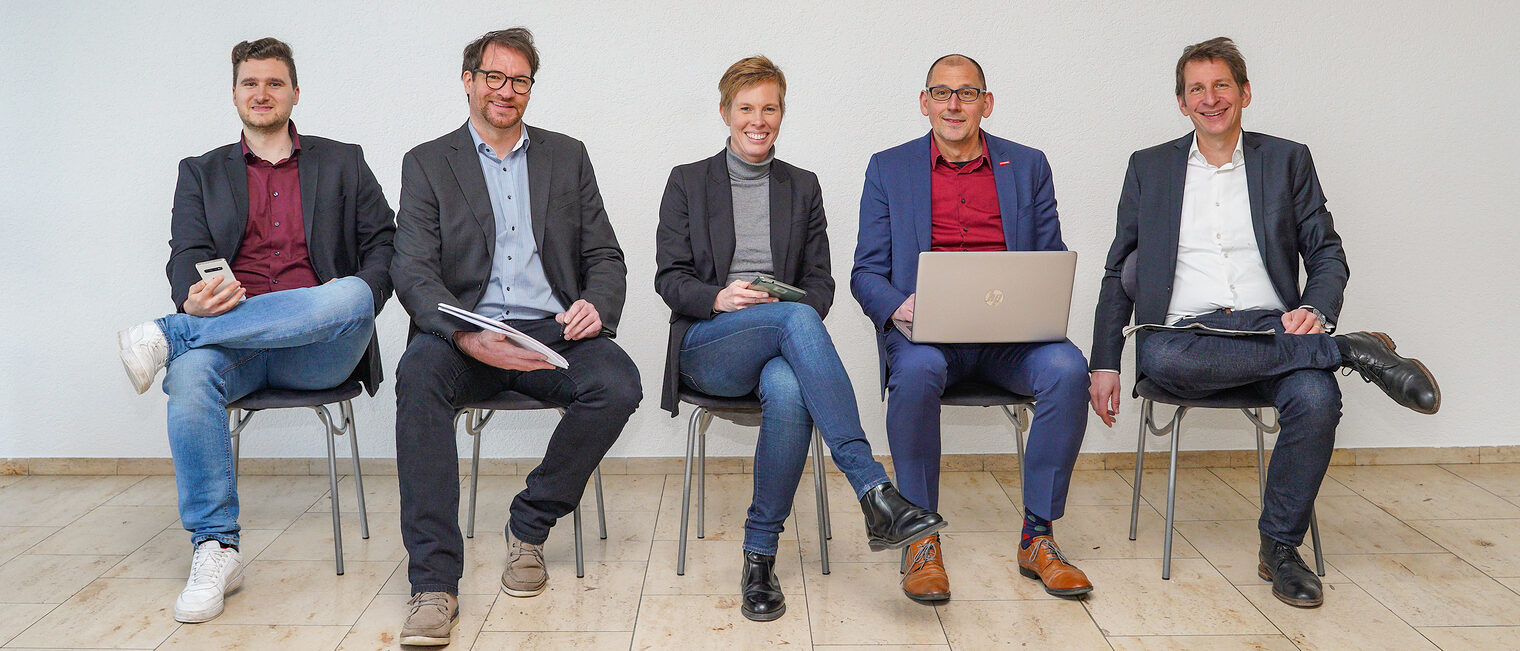 Das Team der Betriebswirtschaftlichen Beratung von rechts: Dr. Dirk Haid, Klaus Pfattheicher, Julia Burger, Christian Haas und Phillip Schlott.
