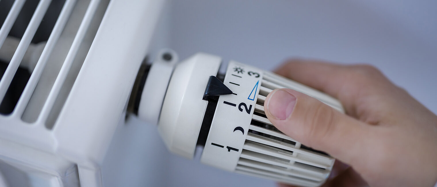 Adjusting the radiator thermostat