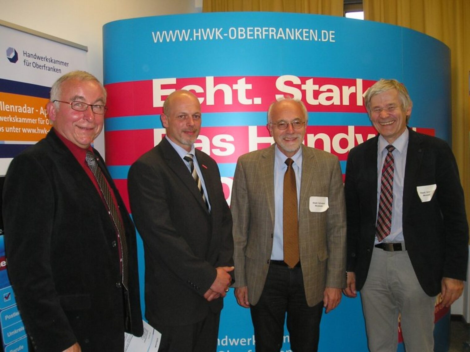 von links nach rechts:Stellv. Kreishandwerksmeister KHS HO-WUN Gerhard Scharf, Frank Grökel Team Nachwuchswerbung, Gerhard Schott und Horst Geissel beide staatl. Schulamt Wunsiedel i.F.
