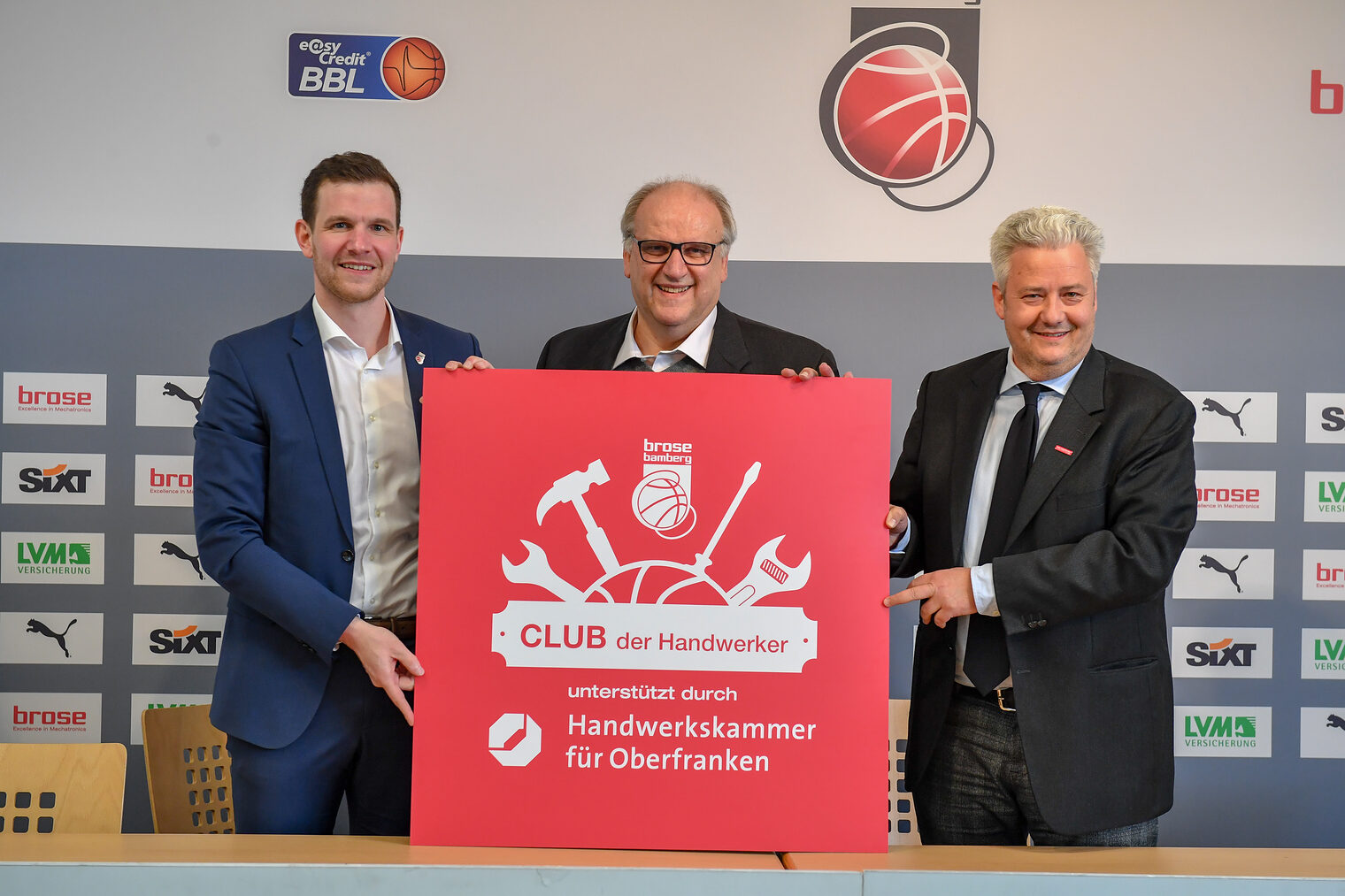 Foto: Ronald Rinklef Vertragsunterzeichnung mit Brose Bamberg