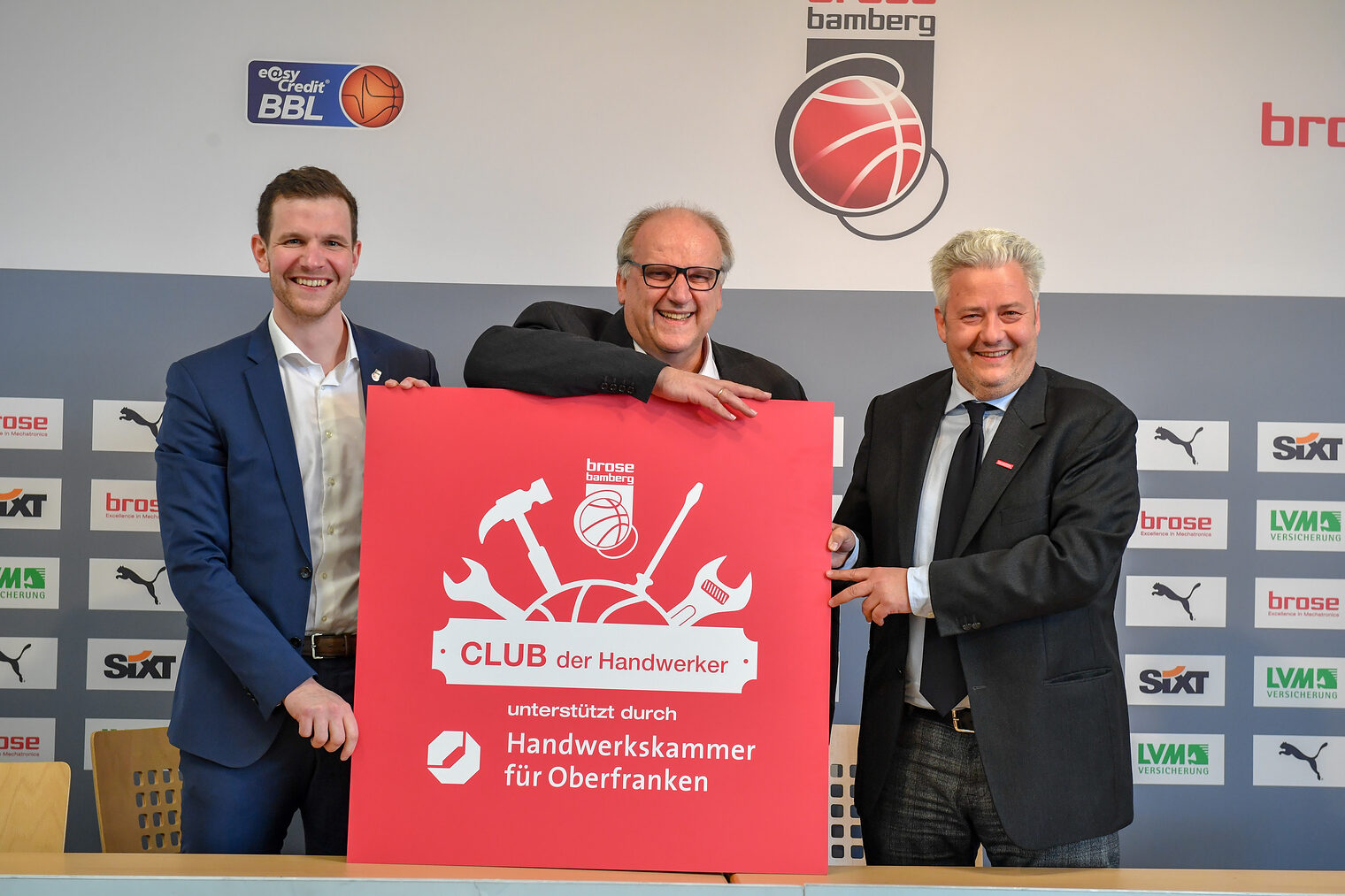 Foto: Ronald Rinklef Vertragsunterzeichnung mit Brose Bamberg