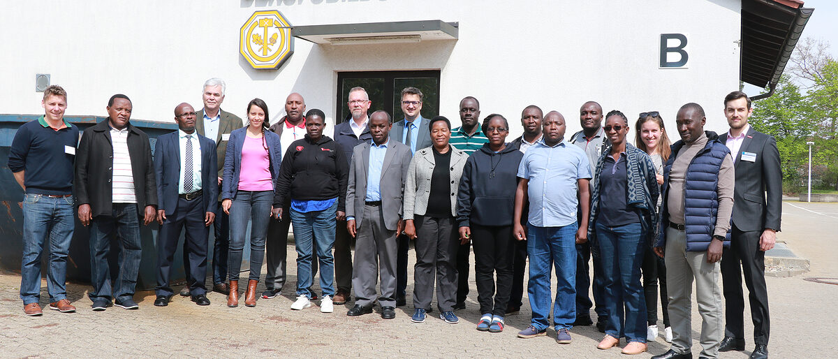 Eine Delegation aus Kenia informierte sich im HWK-Bildungszentrum in Bamberg über die Inhalte der dualen Ausbildung. Eine Delegation aus Kenia informierte sich im HWK-Bildungszentrum in Bamberg über die Inhalte der dualen Ausbildung.