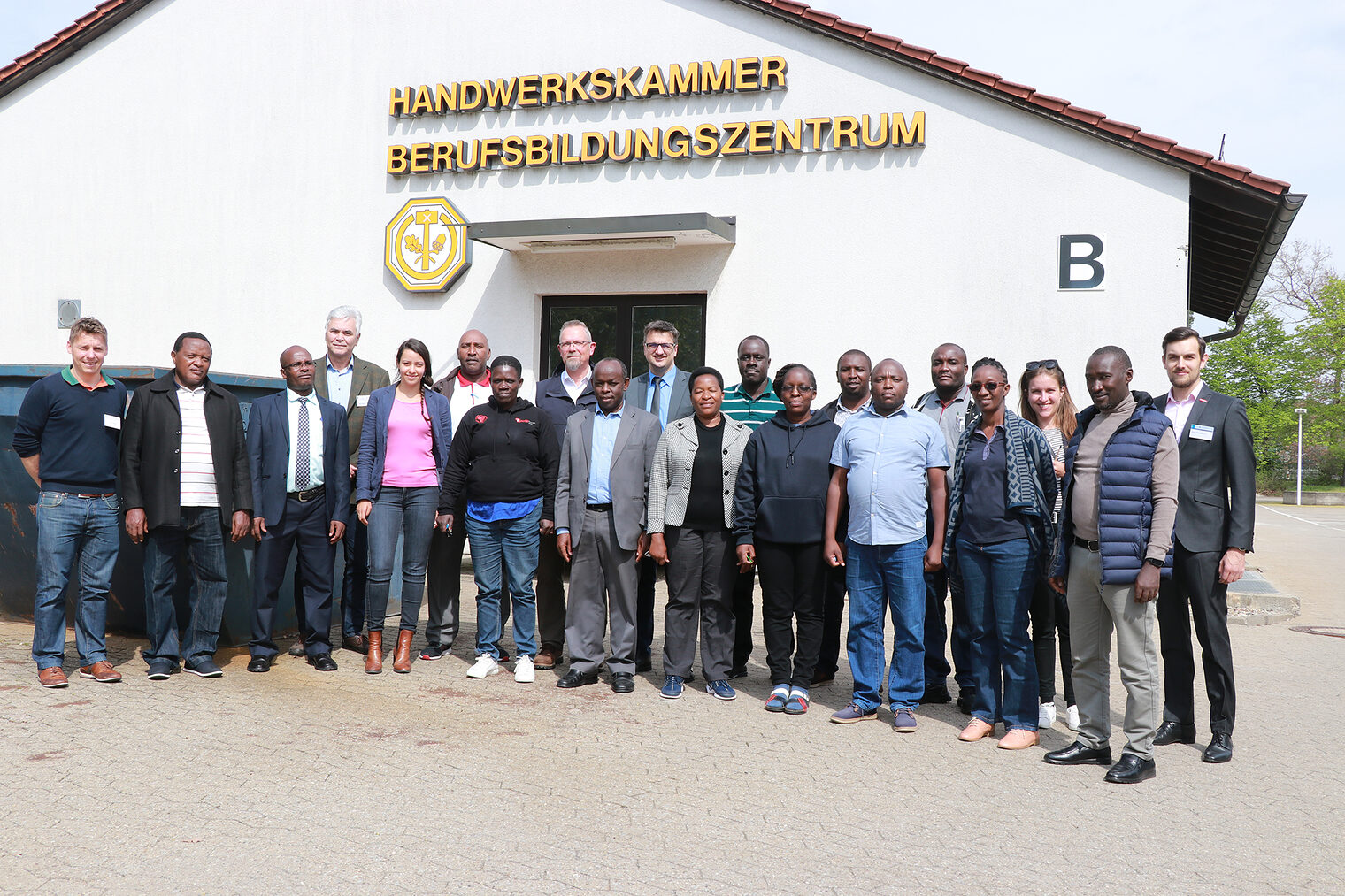 Eine Delegation aus Kenia informierte sich im HWK-Bildungszentrum in Bamberg über die Inhalte der dualen Ausbildung. 