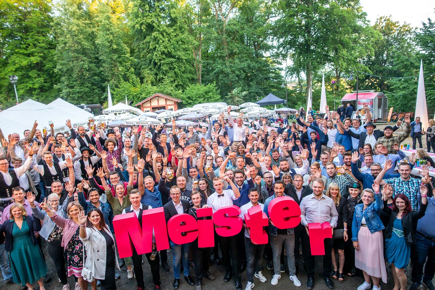 Ausgelassene Stimmung bei den Jungmeisterinnen und Jungmeistern der HWK für Oberfranken