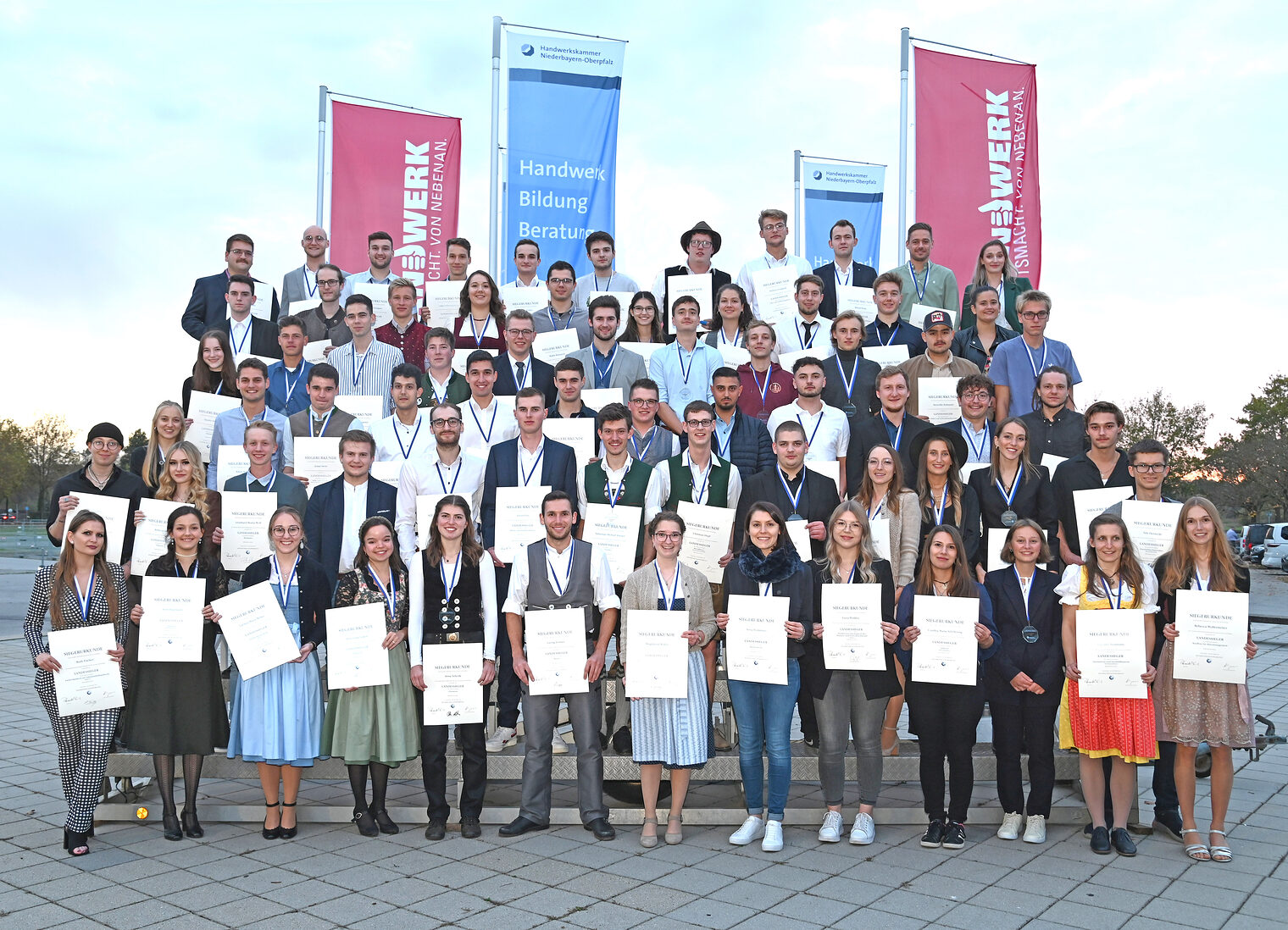 103 Landessiegerinnen und Landessieger des Leistungswettbewerbs des Deutschen Handwerks (PLW) wurden in Straubing geehrt.