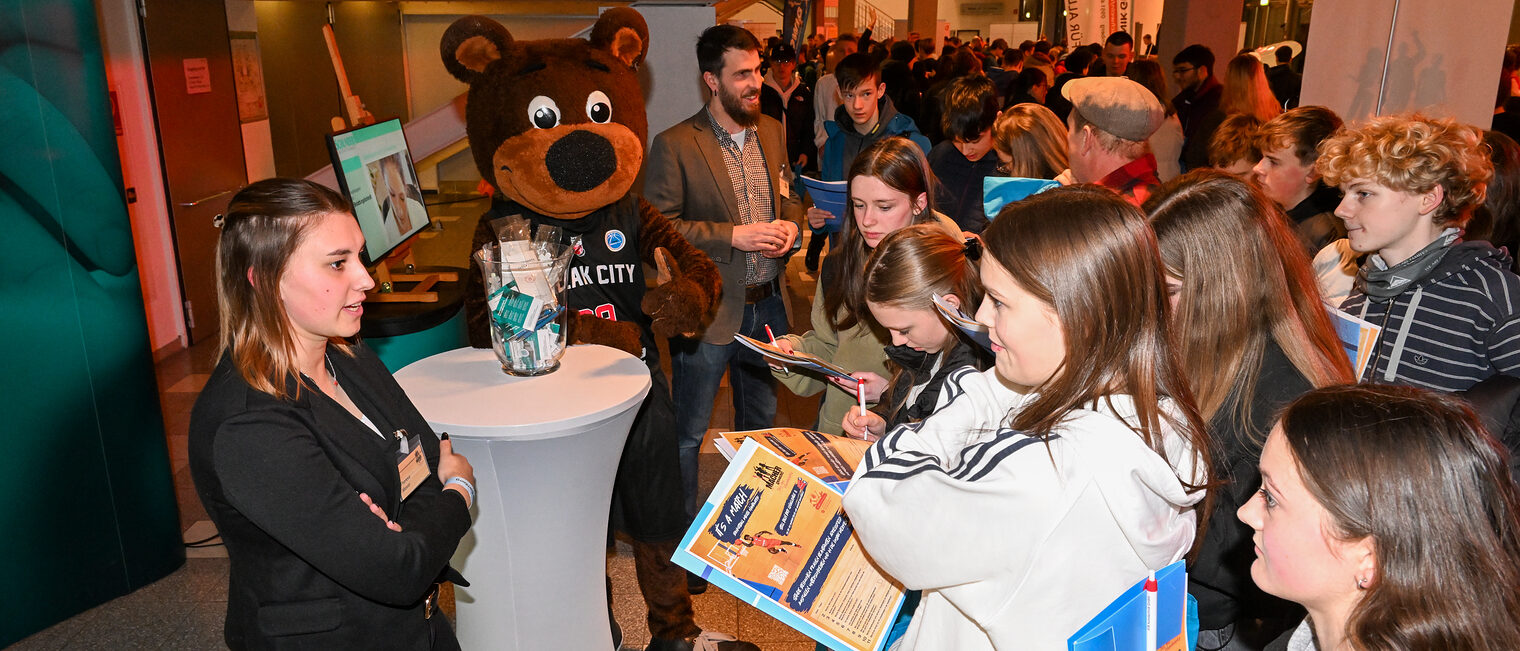 Tag des Handwerks in der Brosearena Foto: Ronald Rinklef