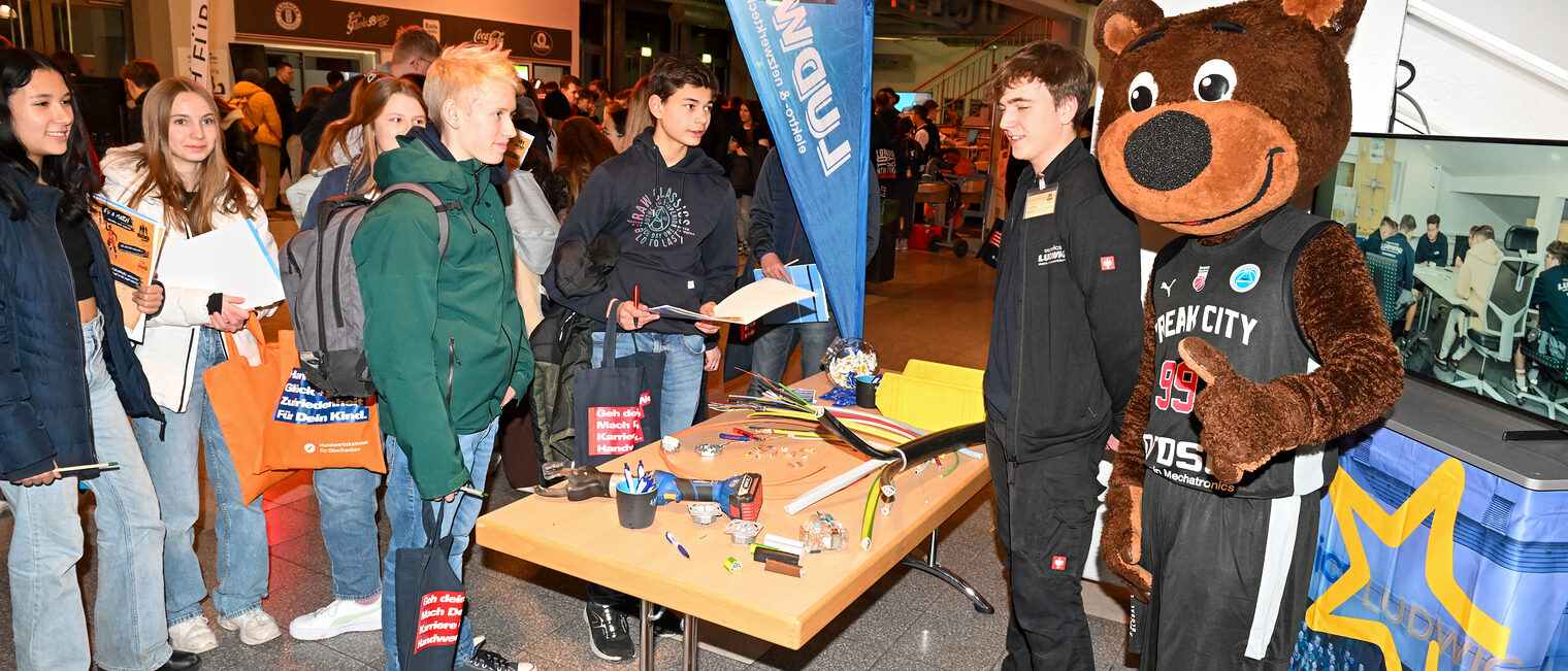 Tag des Handwerks in der Brosearena Foto: Ronald Rinklef