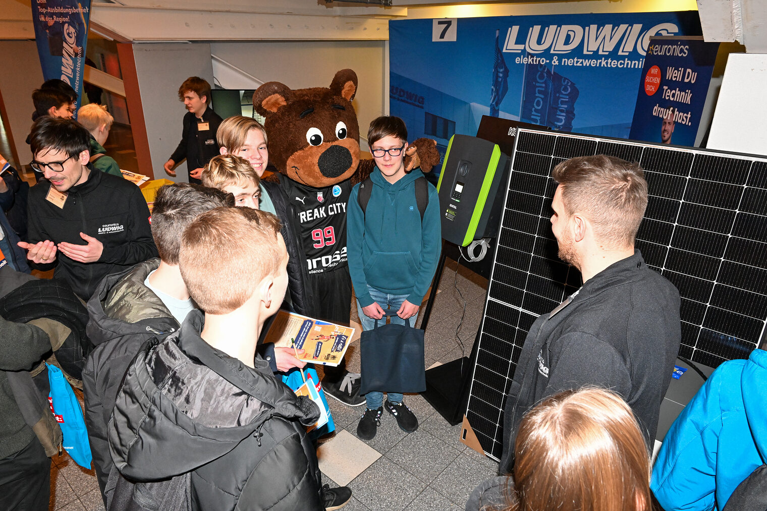 Tag des Handwerks in der Brosearena Foto: Ronald Rinklef