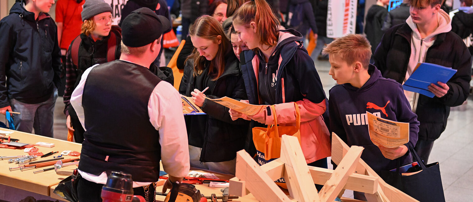 Tag des Handwerks in der Brosearena Foto: Ronald Rinklef