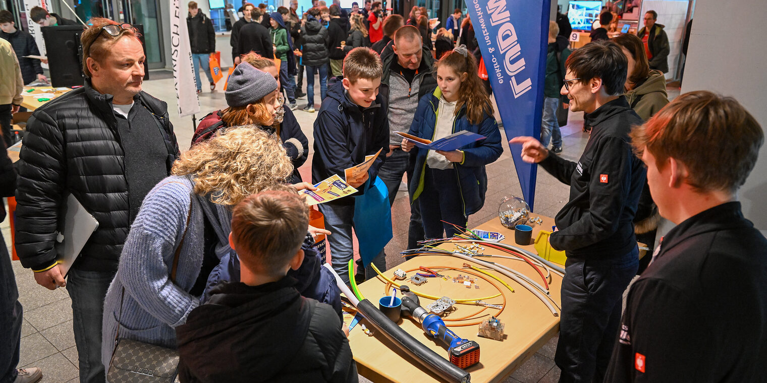 Tag des Handwerks in der Brosearena Foto: Ronald Rinklef