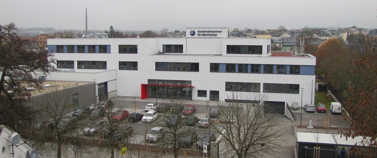 Außenansicht des Bildungszentrums Hof