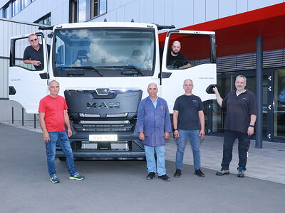 Sind stolz auf den Neuzugang im Bildungszentrum (BZ) Hof (von links): Wolfgang Wich, HWK-Fachbereichsleiter Kfz-Technik Oberfranken, BZ-Leiter Adolf Waschke sowie die Kfz-Ausbildungsmeister Uwe Schmidt, Johannes Kätzel, Christian Niki und Claus Wirth.
