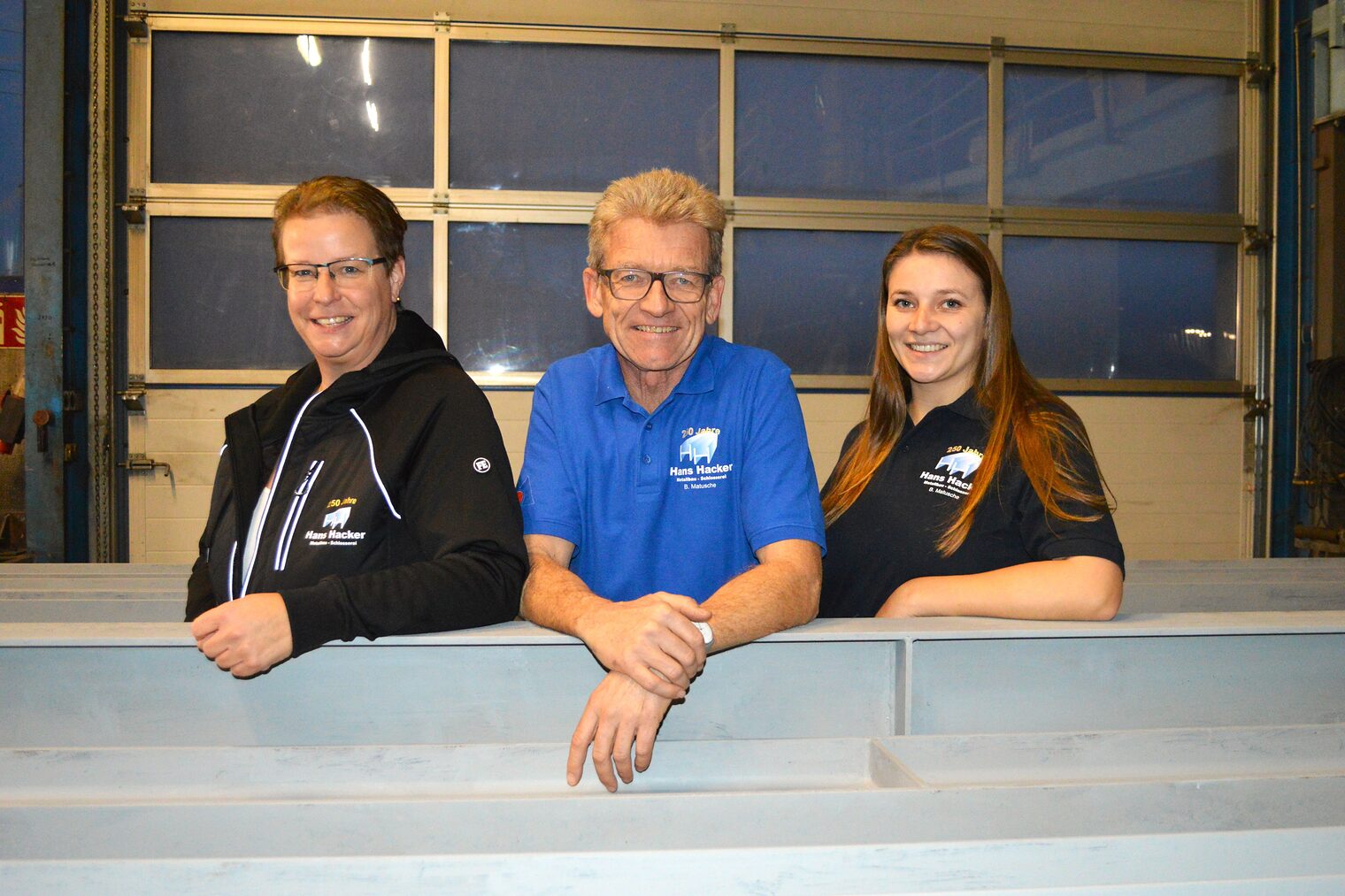 Gruppenbild des Teams von Hans Hacker Stahl & Leichtmetallbau