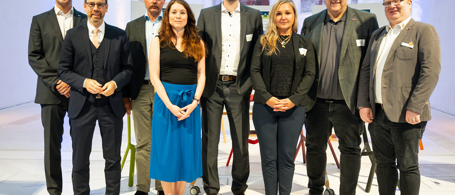 Gruppenbild von Andreas , Kai Fischbach, Sandra Peter, Professor Frank Schiemann, Nicole Wagner, Reinhard Bauer und Johannes Lange