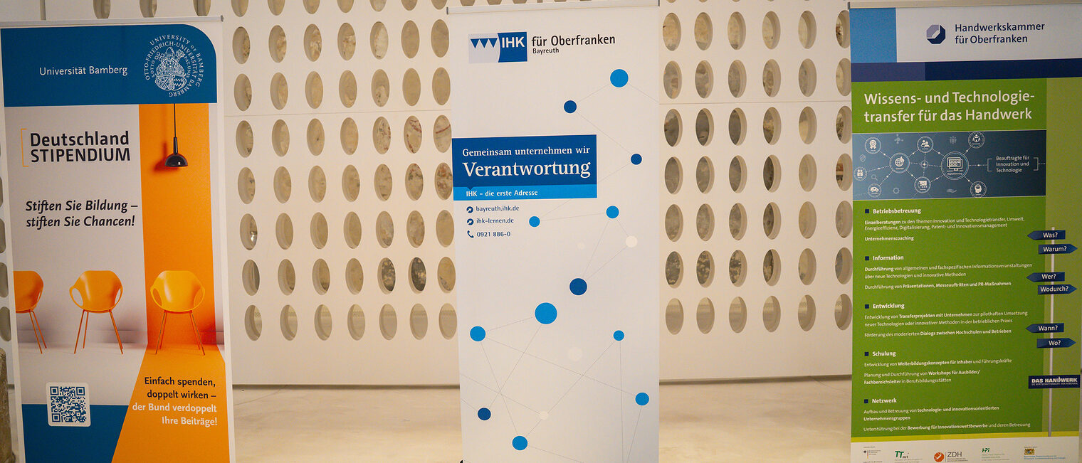 Aufsteller der Universität Bamberg, IHK für Oberfranken Bayreuth und der Handwerkskammer für Oberfranken