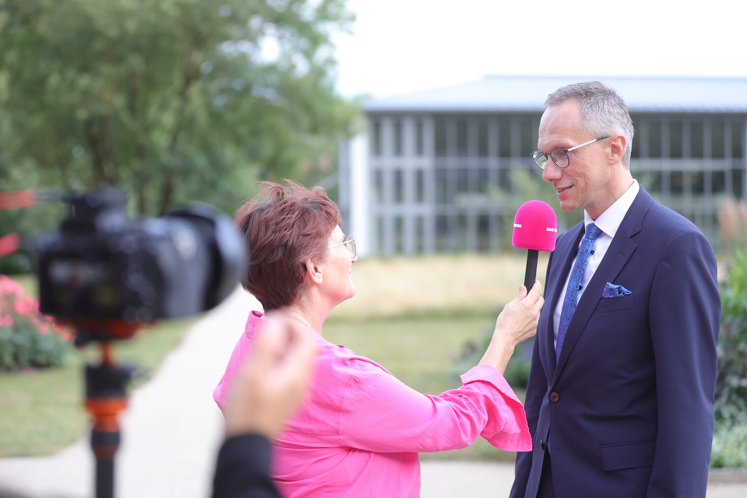 Michaela Heimpel interviewt den VR-Bank Vorsitzenden Joachim Hausner.