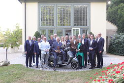 Gruppenbild der Gewinner des Zukunftspreises, der Juroren und HWK-Präsident und HWK-Hauptgeschäftsführer