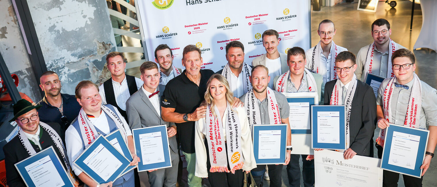 Gruppenbild der besten Meisterinnen und Meister mit Ralf Moeller