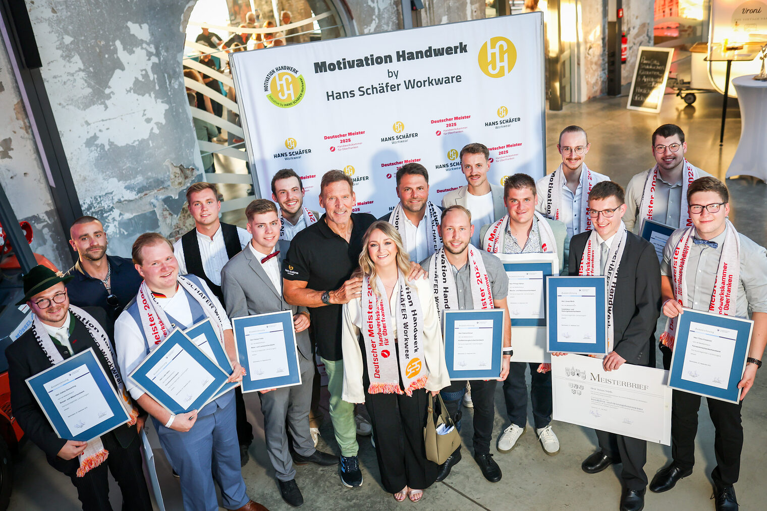 Gruppenbild der besten Meisterinnen und Meister mit Ralf Moeller