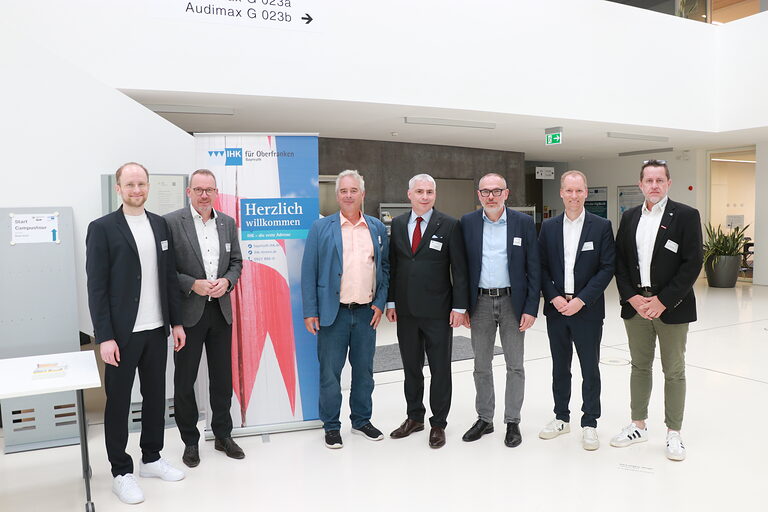 Gruppenbild mit Moritz Protzner, Wolfram Brehm, Professor Valentin Plenk, IHK-Präsident Dr. Waasner, Professor Müller-Czygan, Michael Bitzinger, Holger Bär