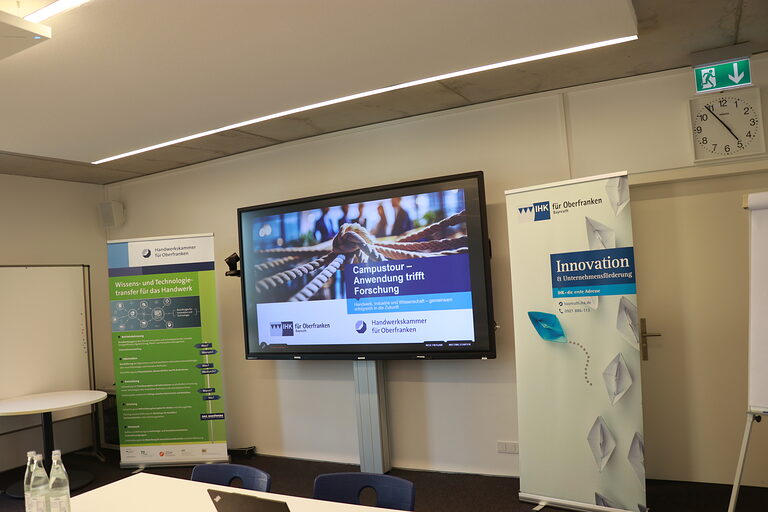 Präsentation und Rollups der HWK zur Campustour