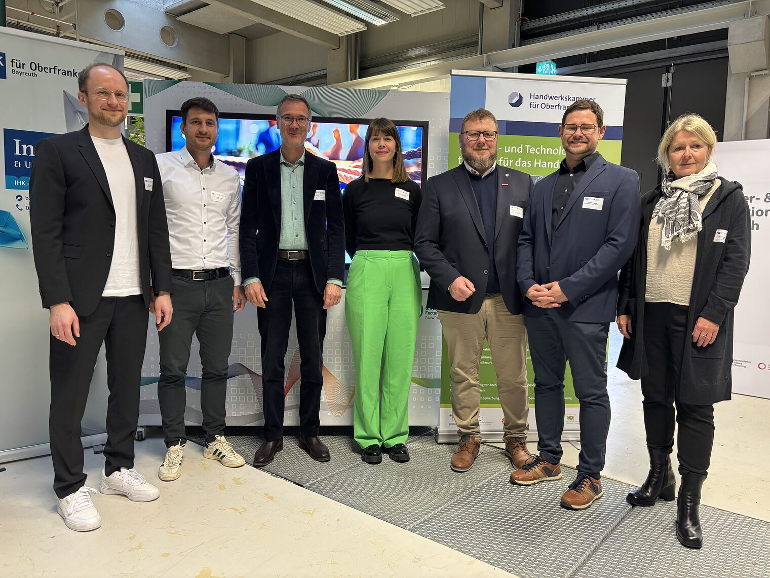 Gruppenbild mit Moritz Protzner, Doktor Andreas Hofmann, Professor Frank Döpper, Annegret Schnick, Karl-Michael Hopf, Andreas Kätzel und Dr. Petra Beermann.