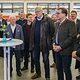 Die Ehrengäste auf der Berufsmesse hören HWK -Geschäftsführer Rainer Beck zu.