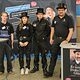 Das Team der Schornsteinfegerinnung steht an seinem Stand auf der Berufsmesse.