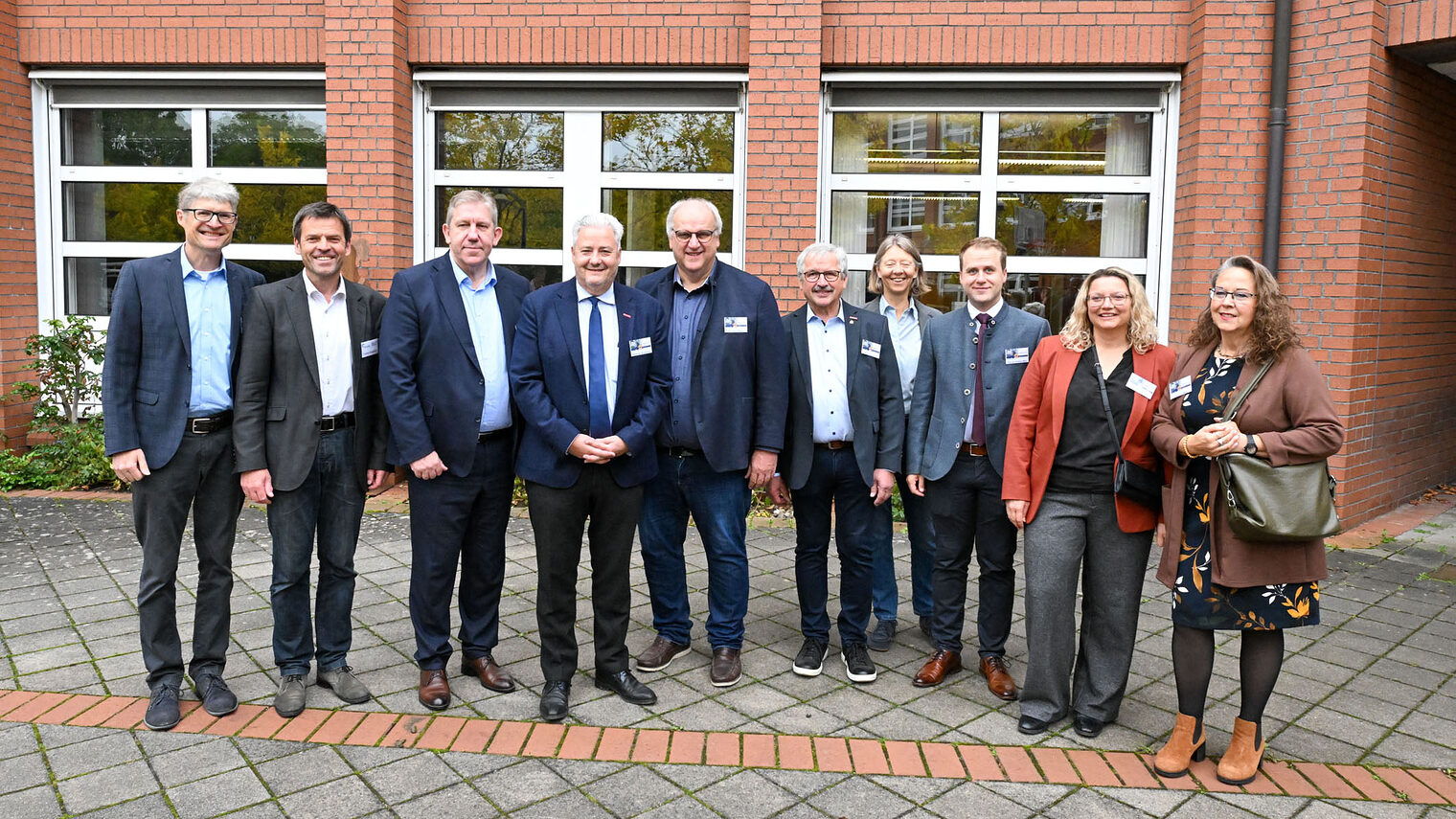 Gruppenfoto der Ehrengäste aus Politik, Handwerk und Schulen.
