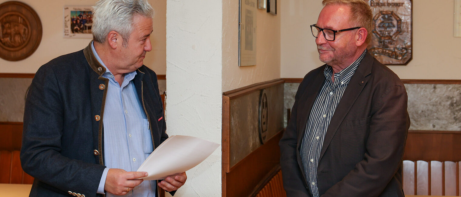 Matthias Graßmann spricht mit Richard Eichhorn.
