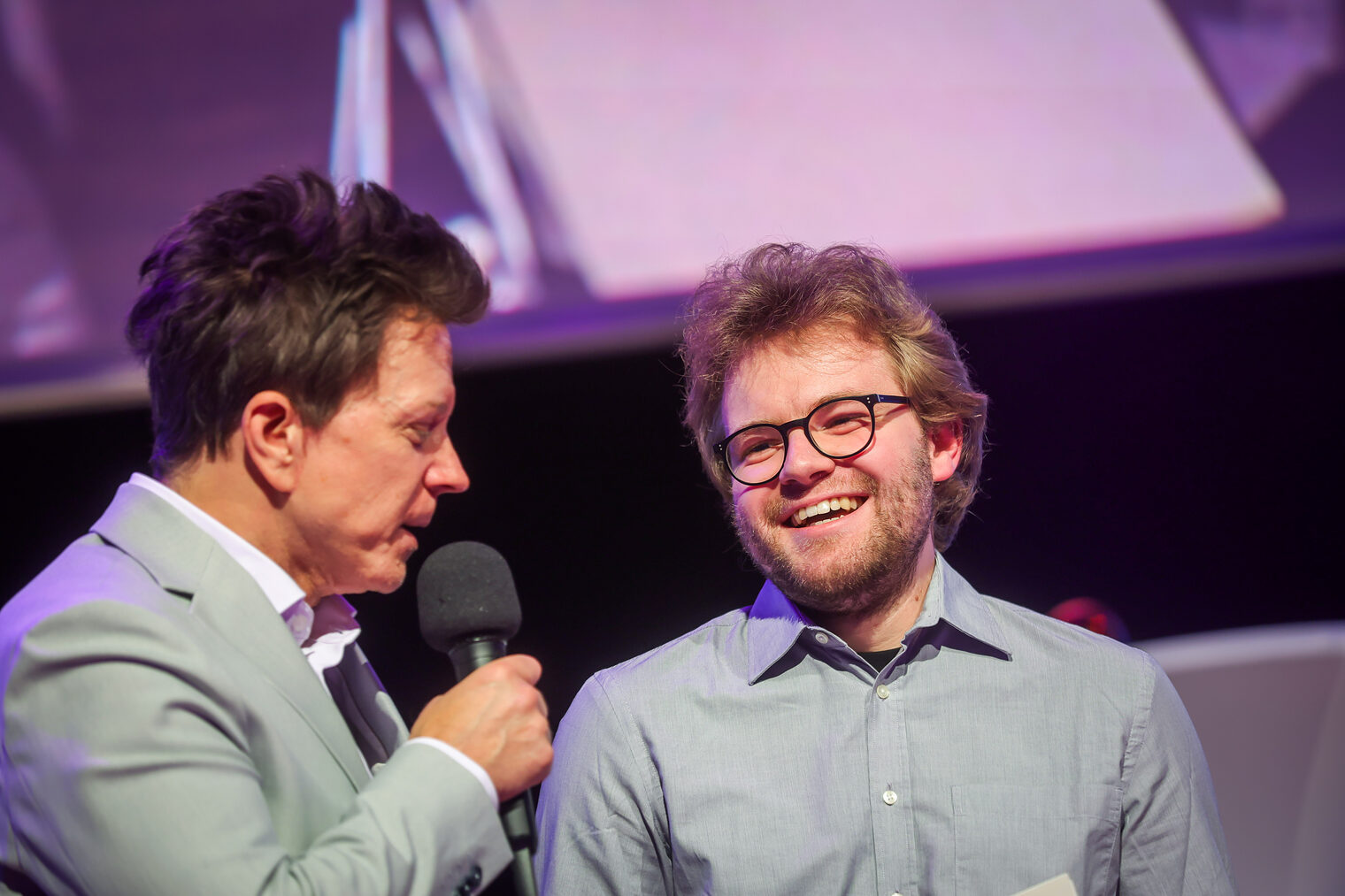 Christian Höreth interviewt einen Landessieger.