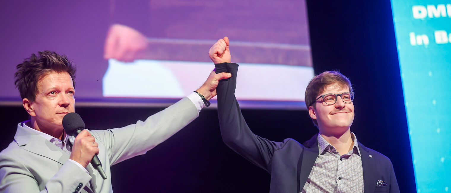 Christian Höreth jubelt mit einem Landessieger.