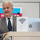HWK-Präsident Matthias Graßmann hält eine Rede am Rednerpult.