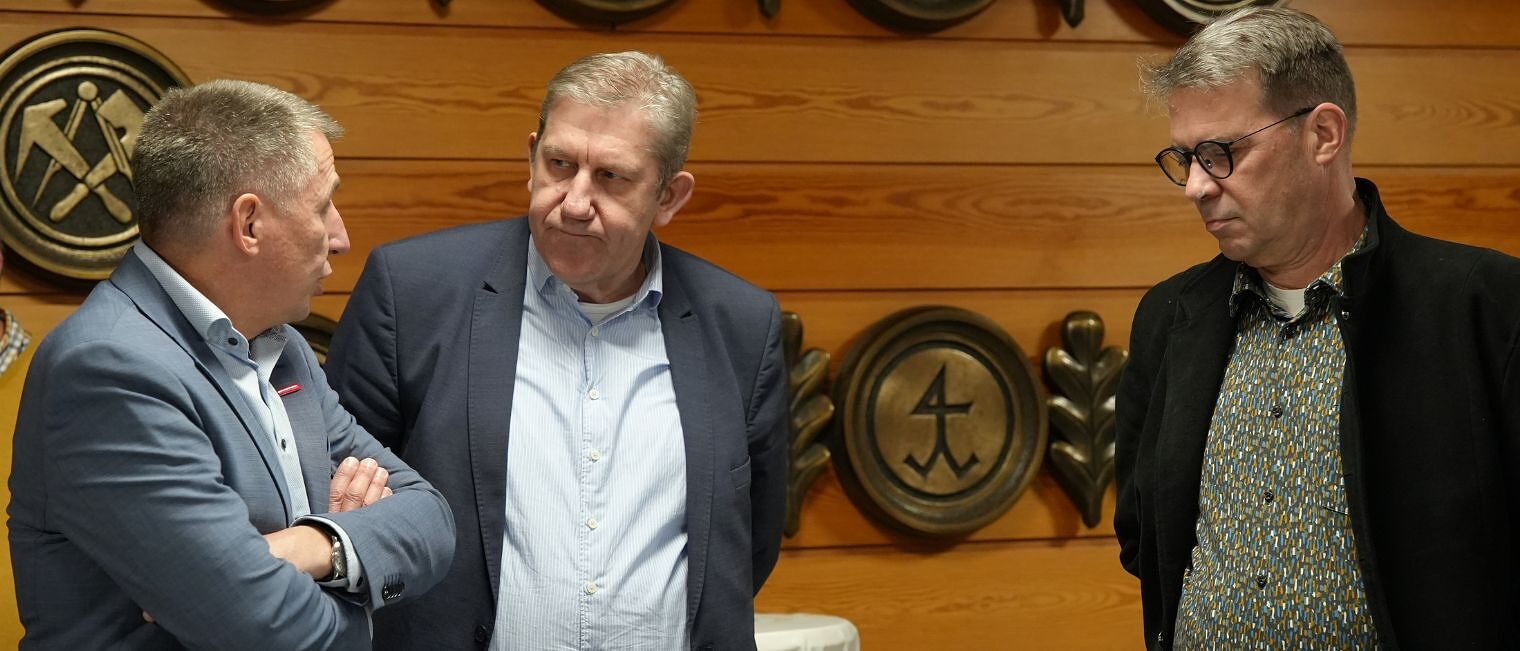 HWK-Geschäftsführer Rainer Beck im Gespräch mit dem Bamberger MdB Andreas Schwarz und Forchheims Kreishandwerksmeister Christian Jaklin