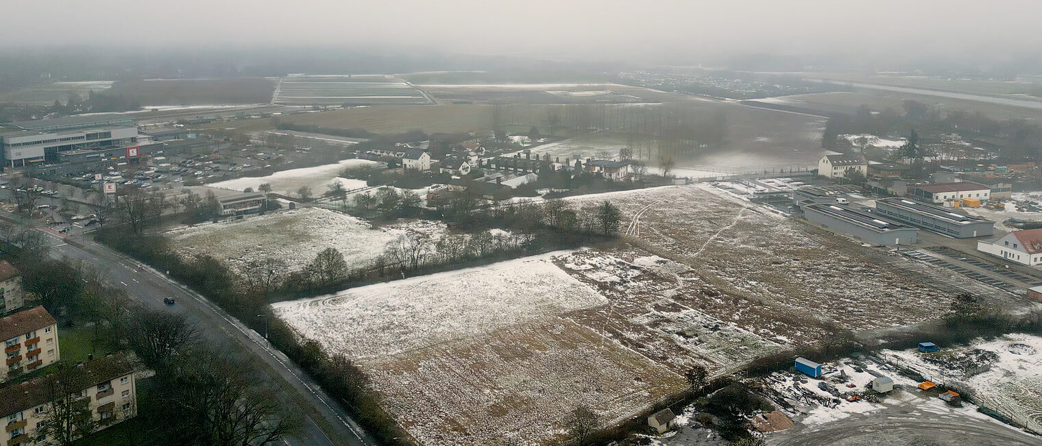 Luftaufnahme des Grundstücks in Bamberg, auf dem der Neubau des Bildungszentrums entstehen soll.
