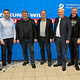 Die HWK-Führung mit Vorstandsmitgliedern posiert für ein Foto. 