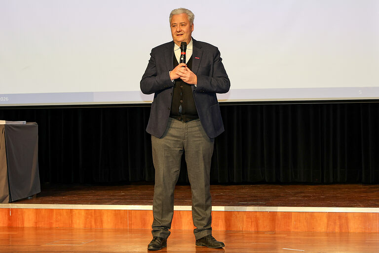 HWK-Präsident Matthias Graßmann hält eine Rede.