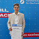 Kammersieger Jakob Vukadinovic präsentiert seine Urkunde.
