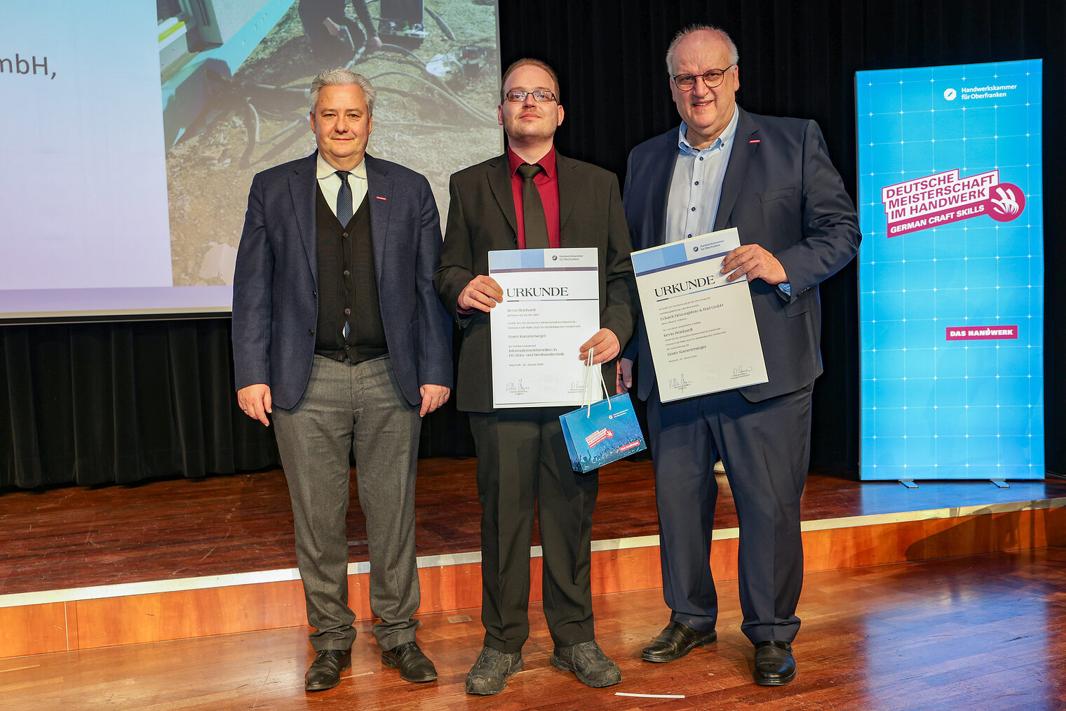 HWK-Präsident Matthias Graßmann, Kammersieger Kevin Reinhardt, HWK-Hauptgeschäftsführer Reinhard Bauer