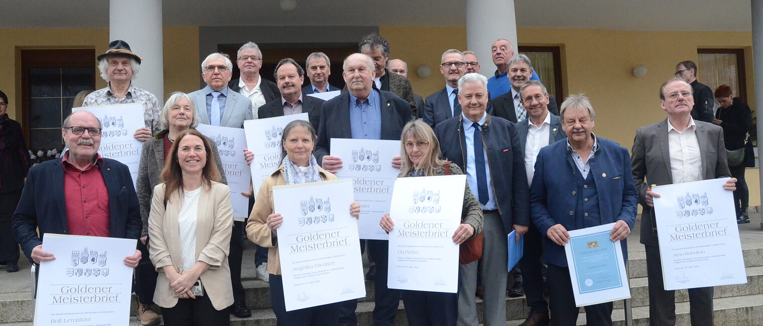 Gruppenbild der Goldenen Meisterinnen und Meister aus Kronach