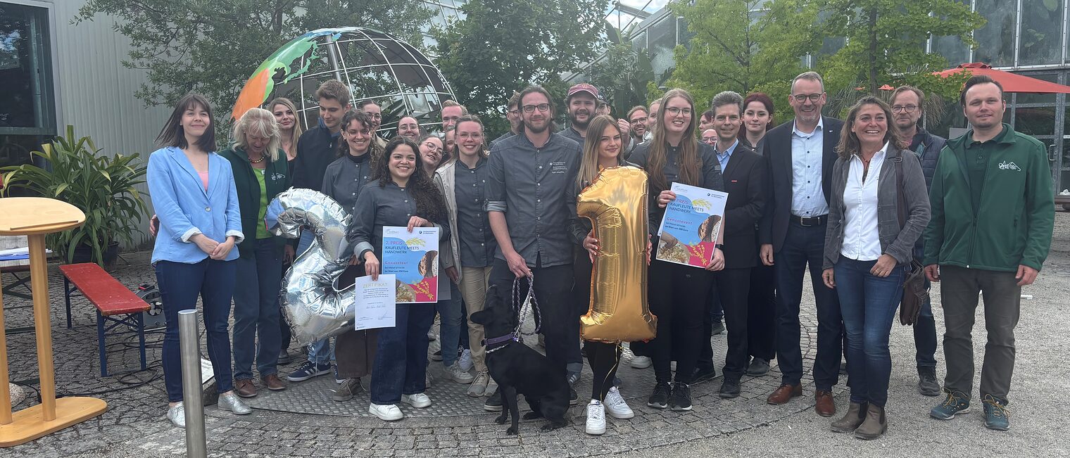 Teambild des Meisterkurses für Bäcker und Konditoren im Ökologisch-Botanischen Garten der Universität Bayreuth