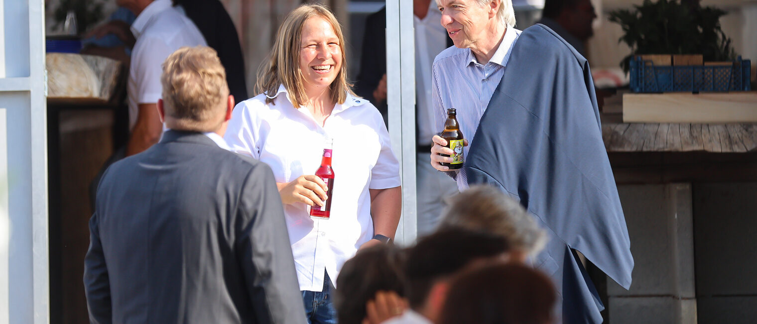 Thomas Engel und Johanna Erlbacher unterhalten sich.