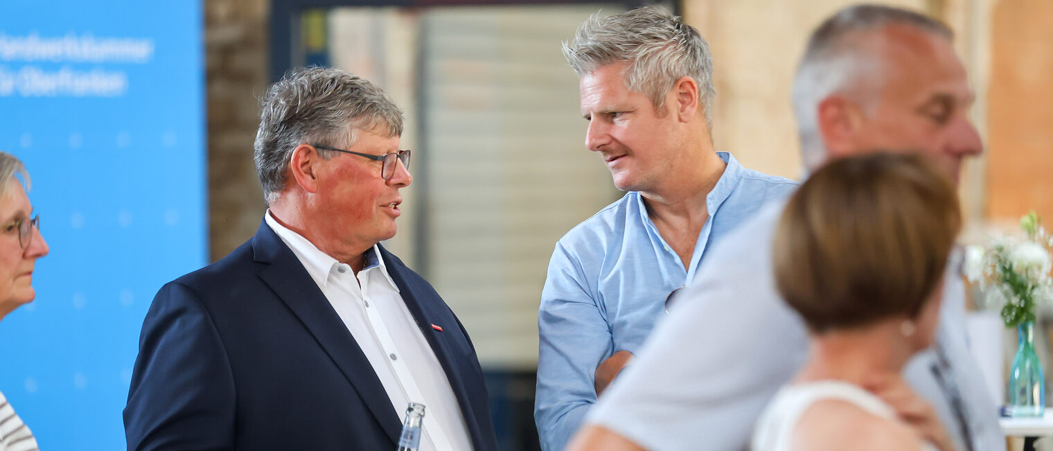 Michael Klein und Marco Kemnitzer unterhalten sich.
