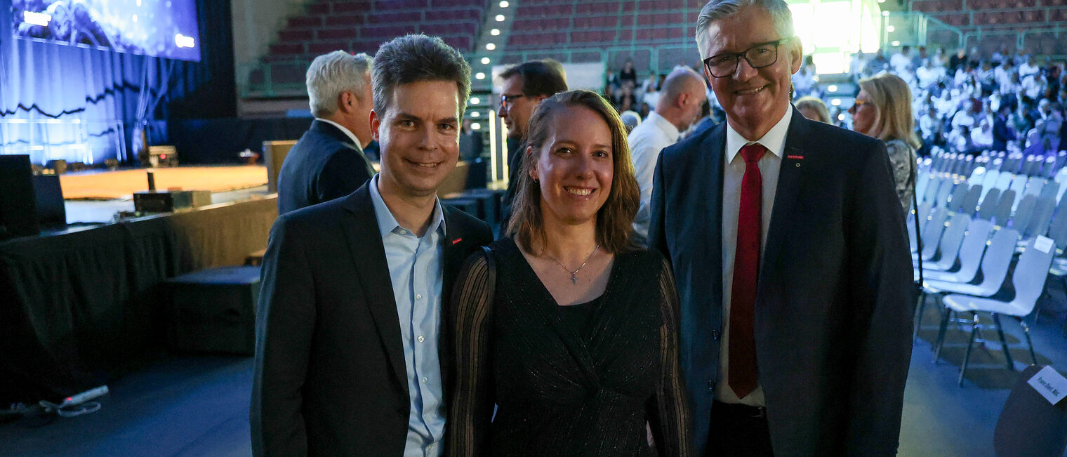 HWK-Geschäftsführer Sebastian Serfas mit seiner Frau und HWK-Vizepräsident Christian Herpich