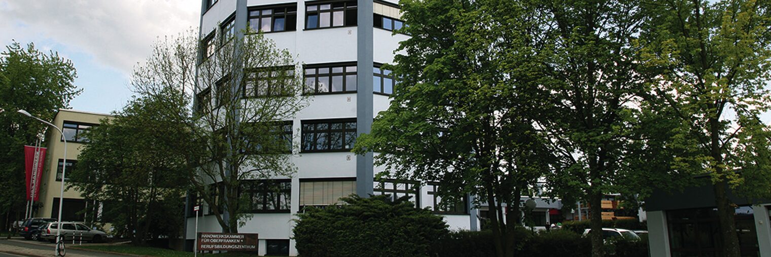 Außenansicht des Bildungszentrums Bayreuth