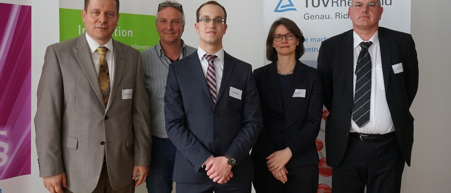 Kompetenz rund um Marken und Markenrechte: Harald Rietsch vom Patentzentrum Hof, Bäckermeister und Betriebsinhaber Thomas Loskarn, Christian Gries von der Patenterie, Katharina Schäfer vom Deutschen Patent- und Markenamt und Jürgen Gries (ebenfalls Patenterie).