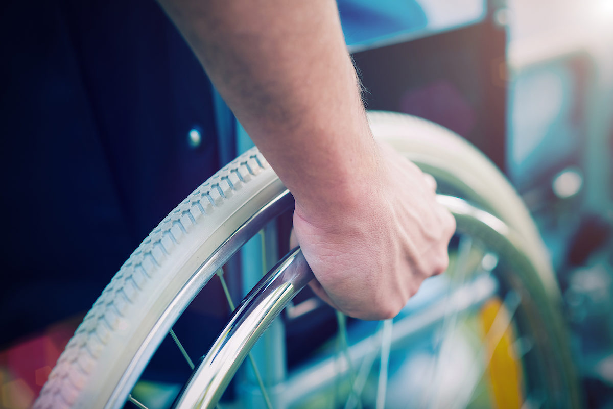 Teilhabe ermöglichen und mehr Betriebe und Betroffene dazu ermutigen - das sind die Ziele der Kampagne "Inklusion in Bayern - wir arbeiten miteinander". Detail of a disabled man on a wheelchair Schlagwort(e): disabled, wheelchair, handicap, people, disability, healthcare, health, invalid, medicine, care, person, man, wheel, chair, hand, patient, armchair, male, handicapped, rehabilitation, accessibility, paralyzed, detail, closeup, concept, medical, artistic, light, filter