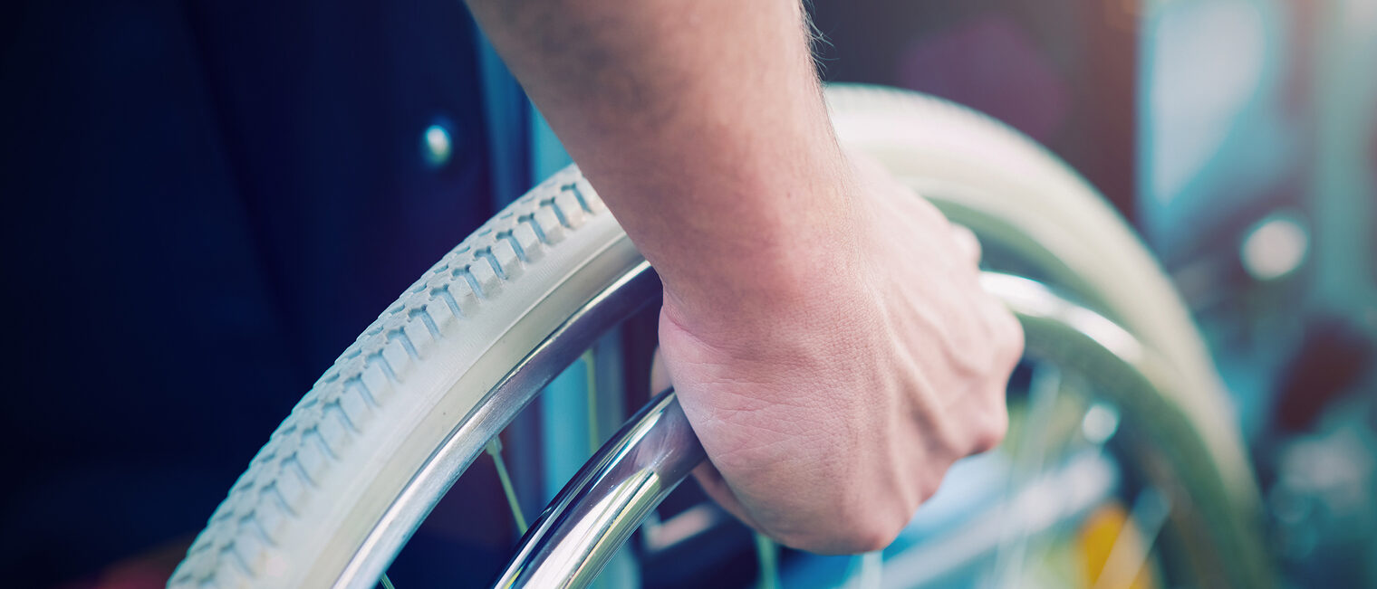 Teilhabe ermöglichen und mehr Betriebe und Betroffene dazu ermutigen - das sind die Ziele der Kampagne "Inklusion in Bayern - wir arbeiten miteinander". Detail of a disabled man on a wheelchair Schlagwort(e): disabled, wheelchair, handicap, people, disability, healthcare, health, invalid, medicine, care, person, man, wheel, chair, hand, patient, armchair, male, handicapped, rehabilitation, accessibility, paralyzed, detail, closeup, concept, medical, artistic, light, filter