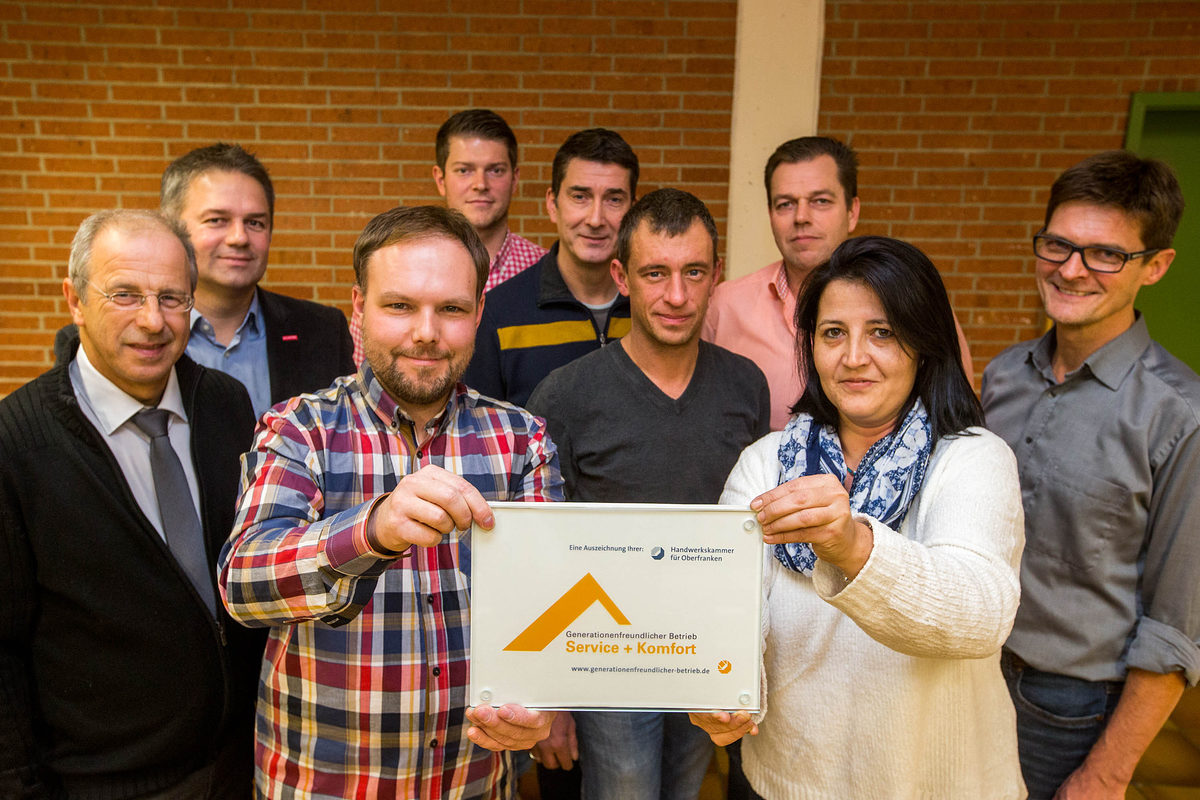 Sieben Betriebe aus Neustadt/Coburg qualifizierten sich durch das Seminar "Barrierefreies und technikunterstütztes Leben (im Alter)" der HWK für Oberfranken zum "Generationenfreundlichen Betrieb für Service + Komfort". Sieben Betriebe aus Neustadt/Coburg qualifizierten sich durch das Seminar "Barrierefreies und technikunterstütztes Leben (im Alter)" der HWK für Oberfranken zum "Generationenfreundlichen Betrieb für Service + Komfort".