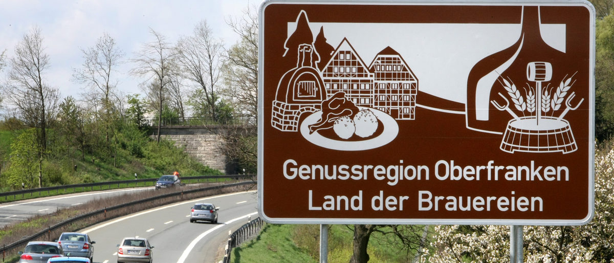 Genussregion Oberfranken,Autobahnschild,Waldau,Landkreis Kulmbach,Hinweisschild,Bierland, Schlagwort(e): Genussregion Oberfranken,Autobahnschild,Waldau,Landkreis Kulmbach,Hinweisschild,Bierland,